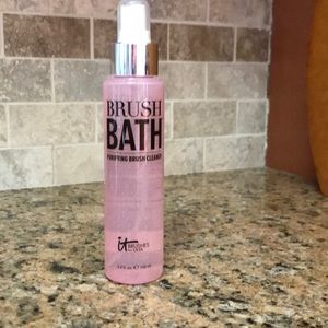 It cosmetics brush cleaner!